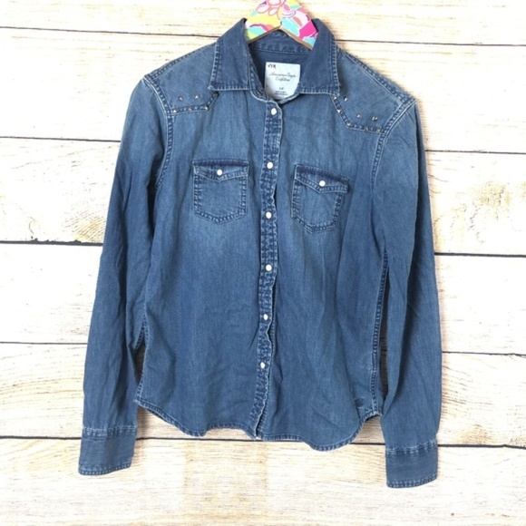 American Eagle Outfitters Tops - American Eagle studded shoulder chambray top 0141